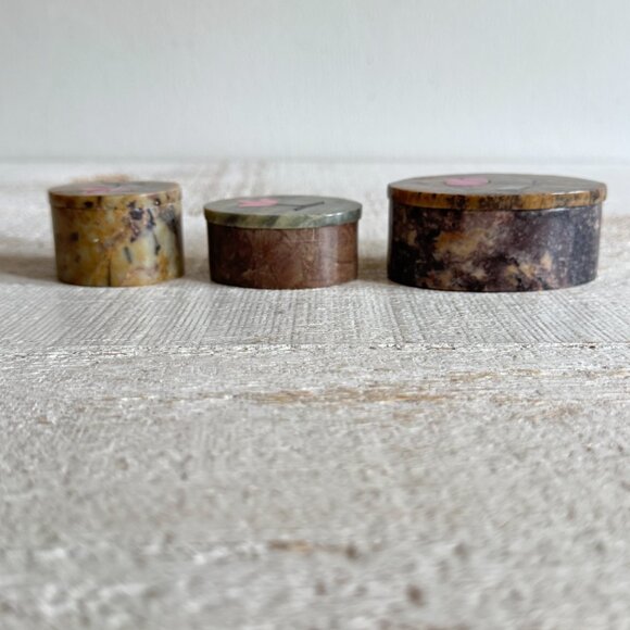 Set of Three Mixed Vintage Small Carved Stone Lidded Trinket Dish - Picture 8 of 8